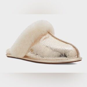 UGG Metallic Gold Slippers with Cream Fur

Scuffette II Metallic Sparkle